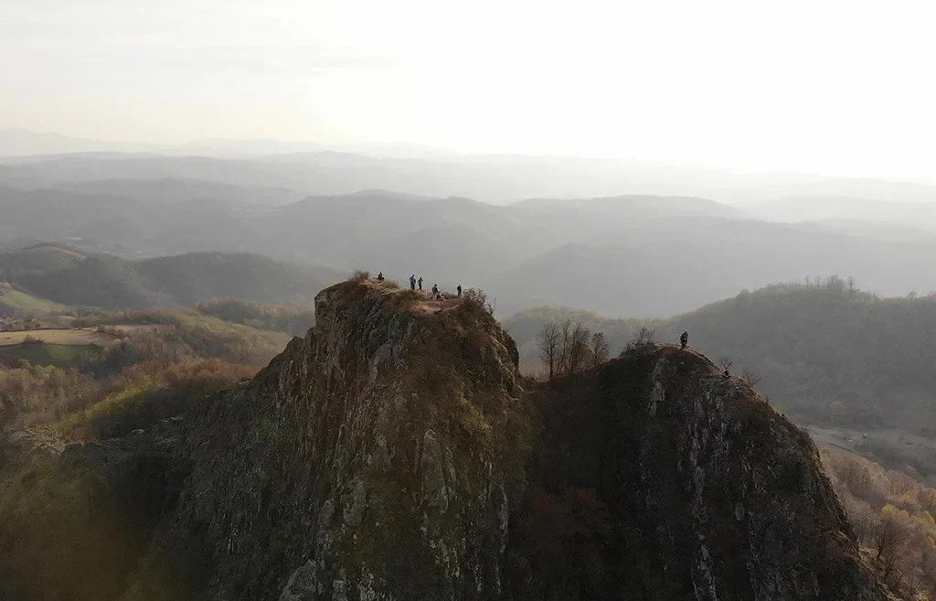 Ostrovica: vulkanska stena i pogled koji ćete pamtiti