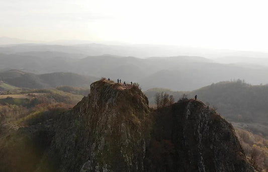 Ostrovica: vulkanska stena i pogled koji ćete pamtiti